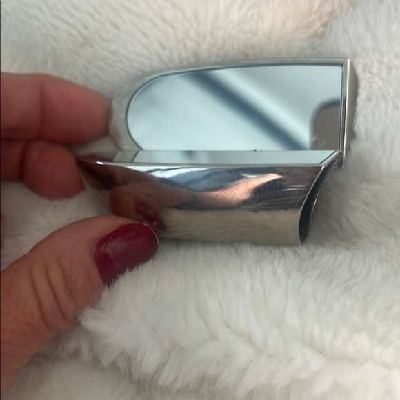 Guerlain Red snakeskin-like lipstick refillable case Accessory - Picture 4 of 5